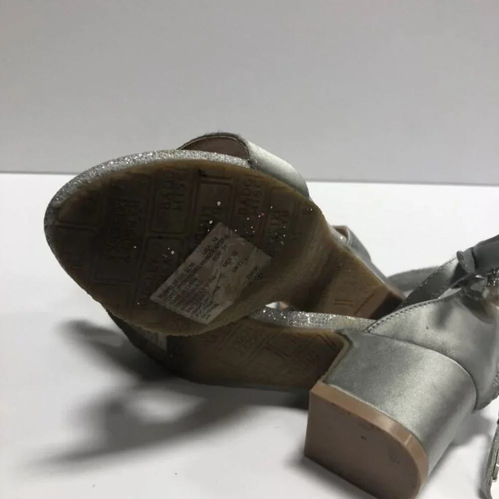 Badgley Mischka Girls Pernia Pearl Bow Sandal Size 13M Little Kids